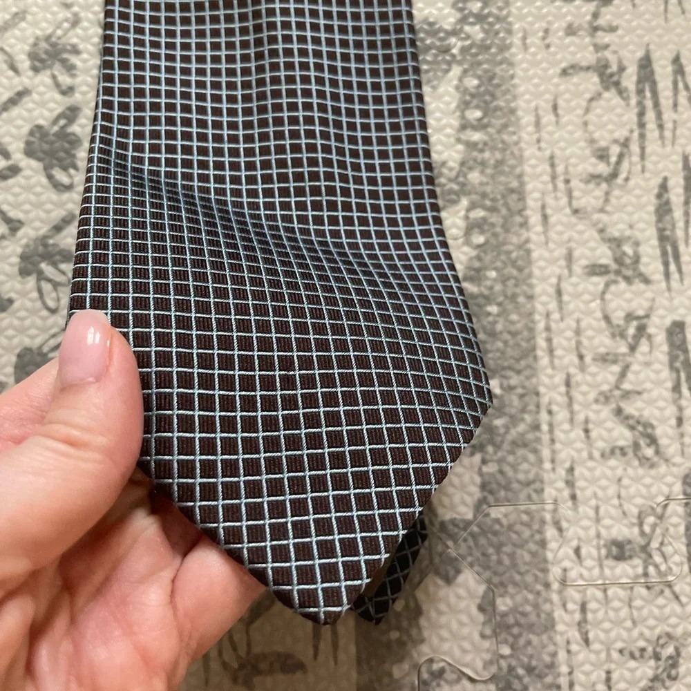🌸clearance Barneys New York tie 100% silk - Picture 2 of 5